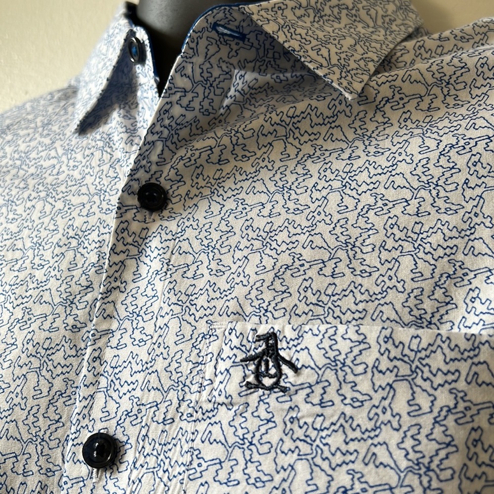Fun white and blue patterned penguin long sleeve dress shirt size small